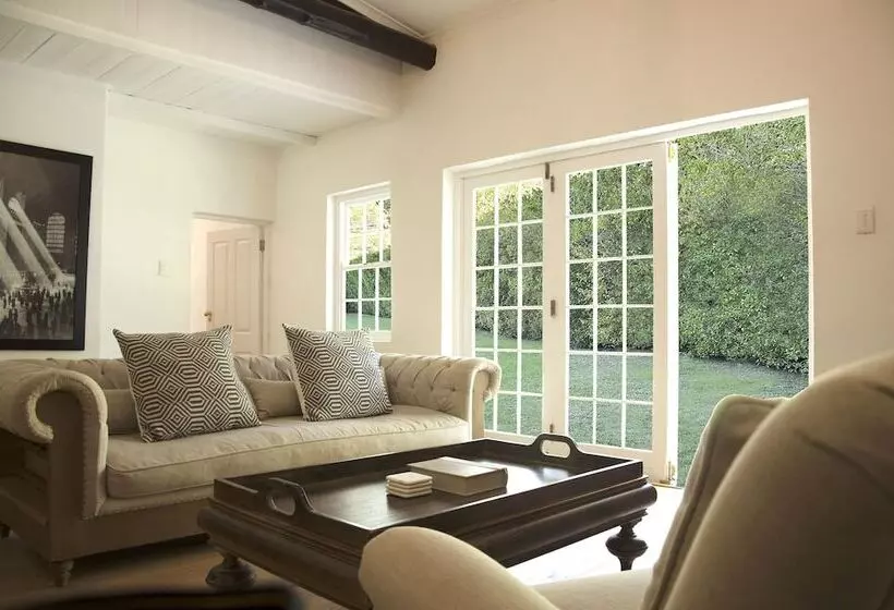 Hotelli La Paris Estate