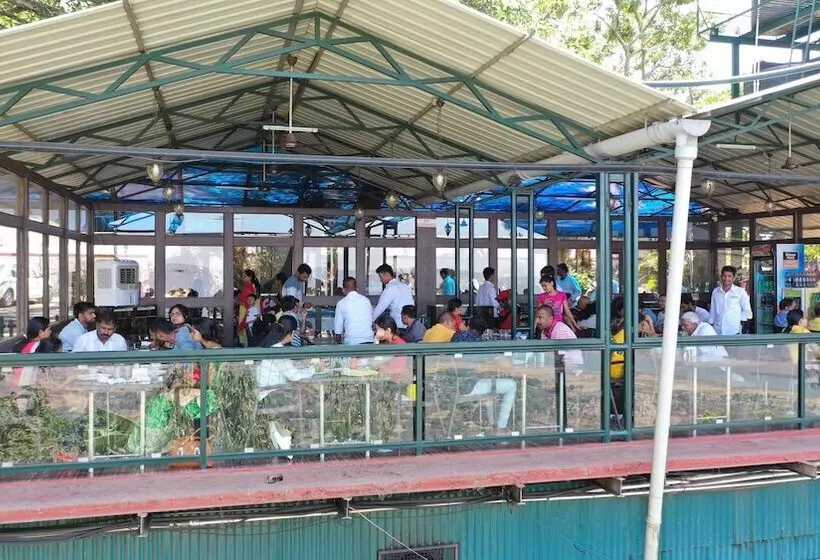 Hotelli Rainforest Villa