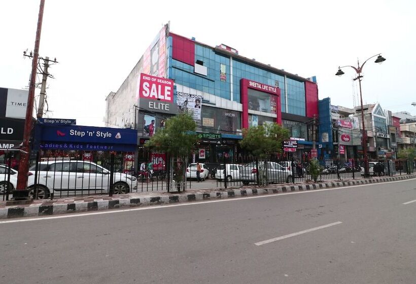 ホテル The Rohtak Hyatt By Oyo Rooms