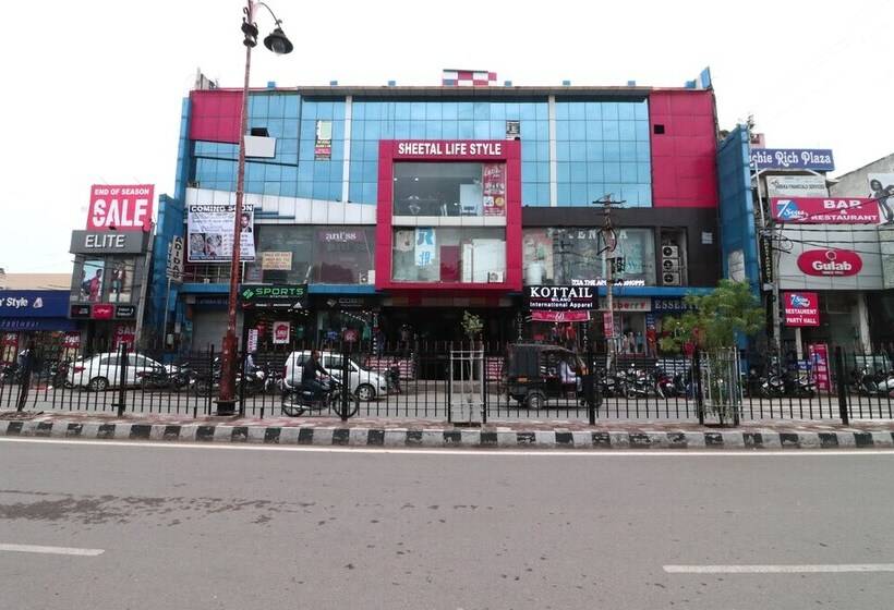 ホテル The Rohtak Hyatt By Oyo Rooms