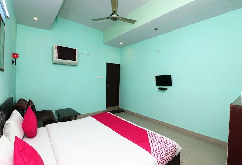 ホテル The Rohtak Hyatt By Oyo Rooms