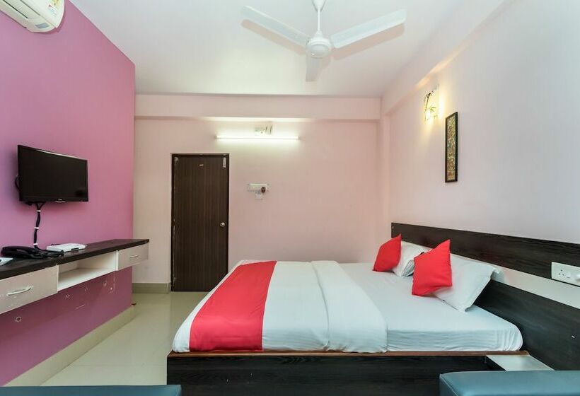 OYO 10398 Hotel Parijayee