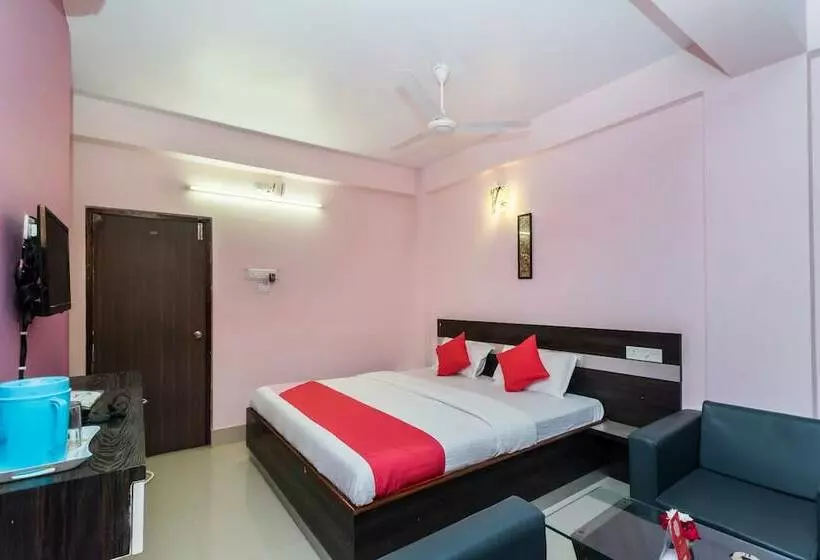 OYO 10398 Hotel Parijayee