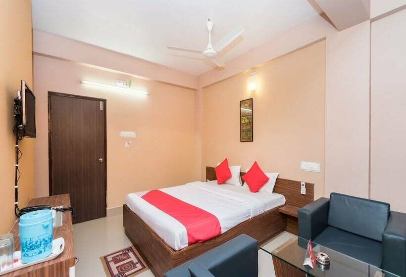 OYO 10398 Hotel Parijayee