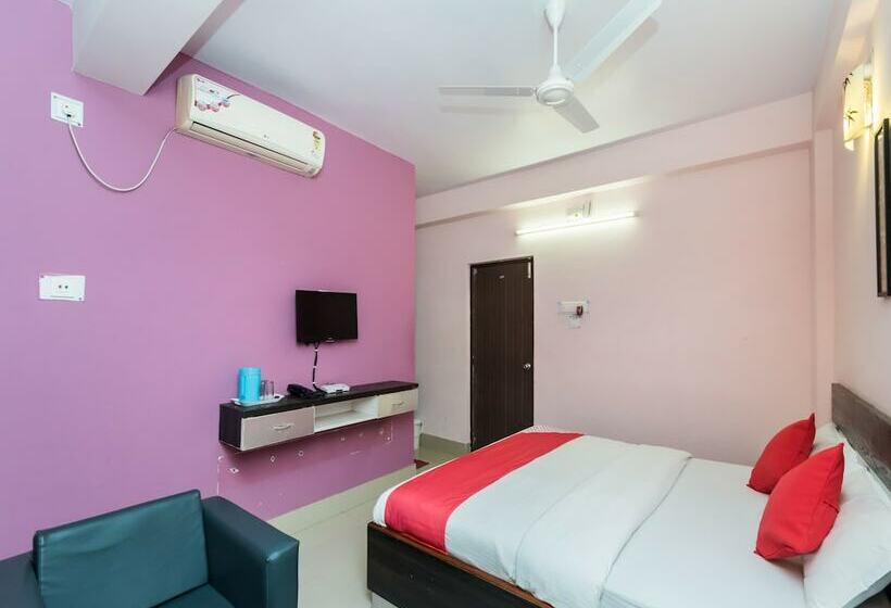 OYO 10398 Hotel Parijayee