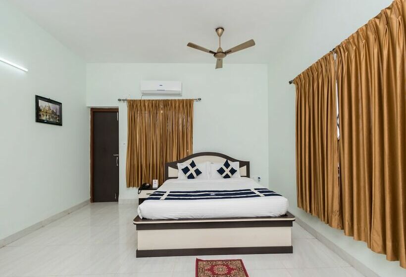 OYO 10398 Hotel Parijayee