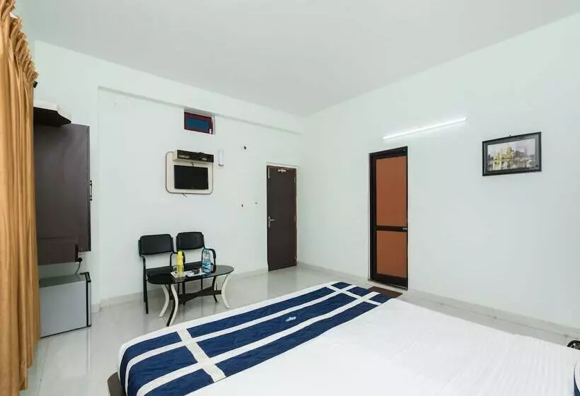 OYO 10398 Hotel Parijayee