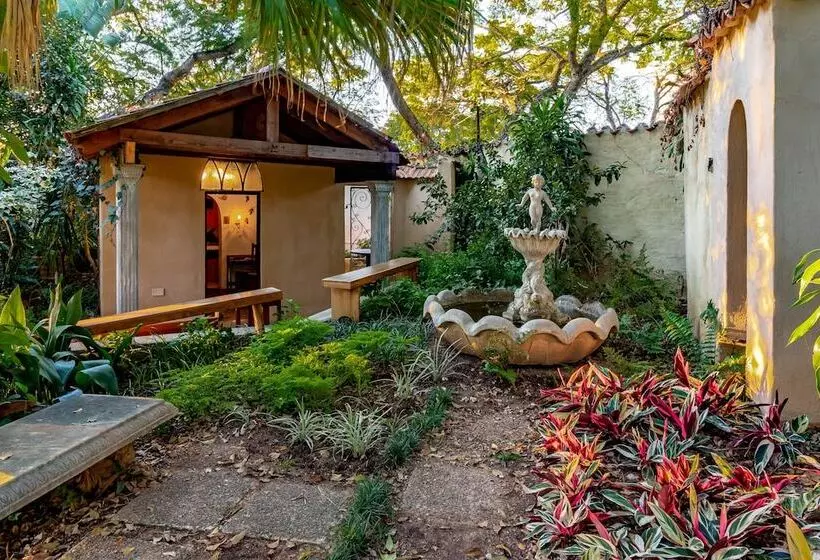 Majatalo Christies At 32 On Russell