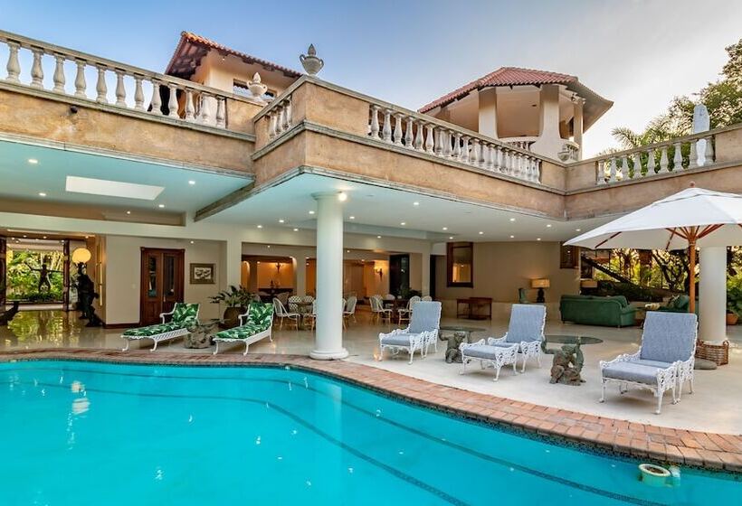 פנסיון Christies At 32 On Russell