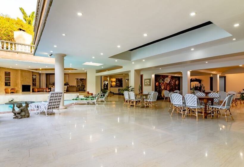 פנסיון Christies At 32 On Russell