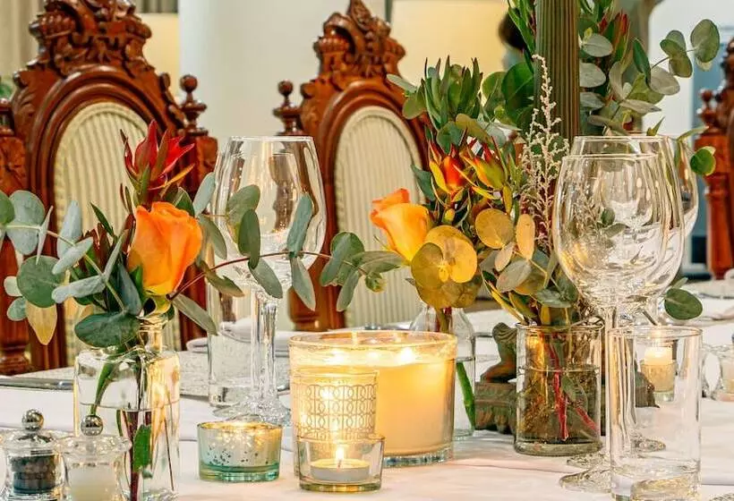 Majatalo Christies At 32 On Russell