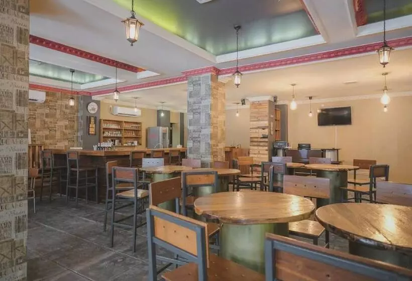 Majatalo Reddoorz Plus Near Soekarno Hatta Airport 2