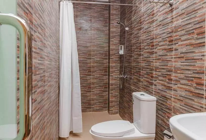 Majatalo Reddoorz Plus Near Soekarno Hatta Airport 2