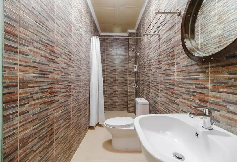 Majatalo Reddoorz Plus Near Soekarno Hatta Airport 2