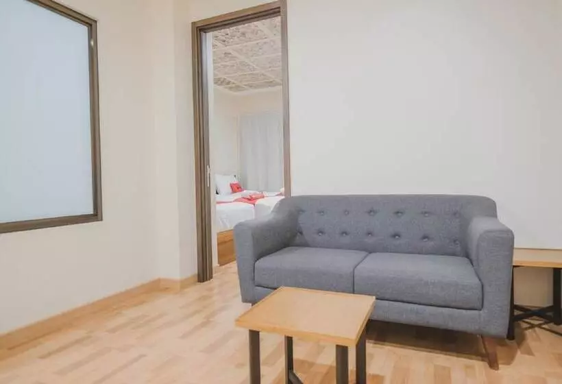 Majatalo Reddoorz Plus Near Soekarno Hatta Airport 2