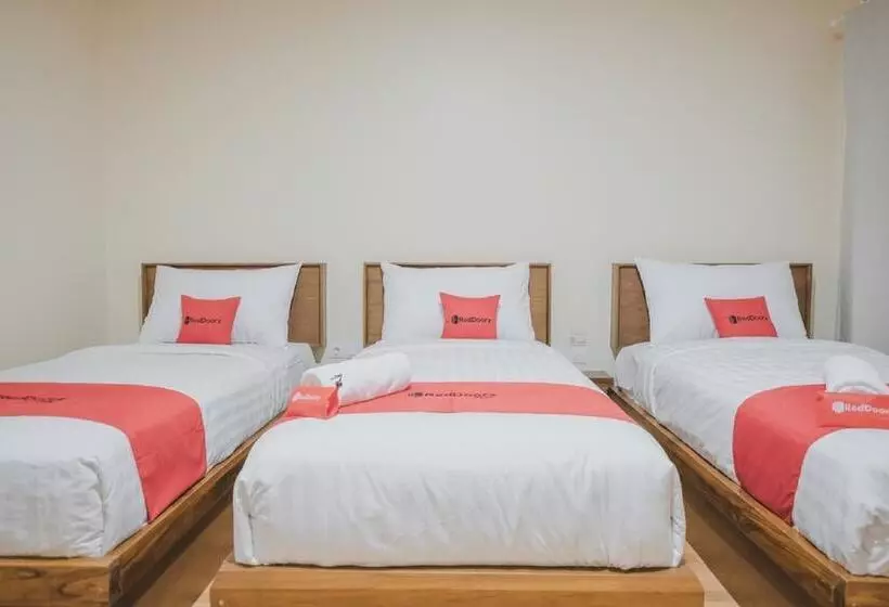 Majatalo Reddoorz Plus Near Soekarno Hatta Airport 2