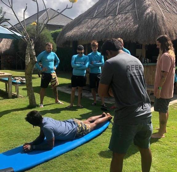 הוסטל Bali Reef House Surfco