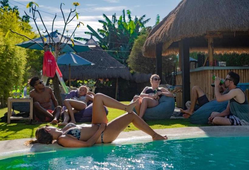 הוסטל Bali Reef House Surfco