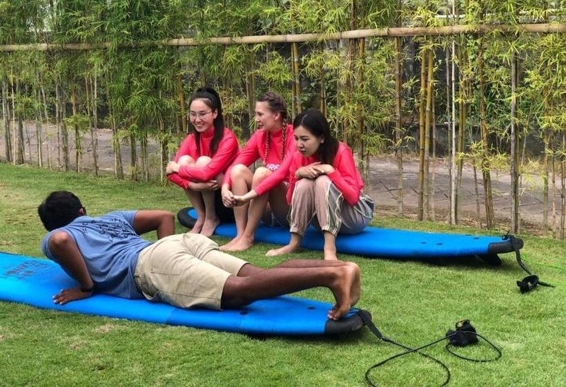 הוסטל Bali Reef House Surfco