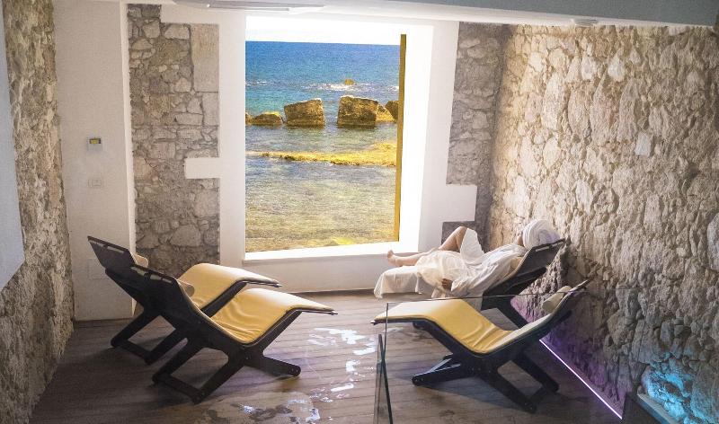 Хостел Re Dionisio Luxury Suites