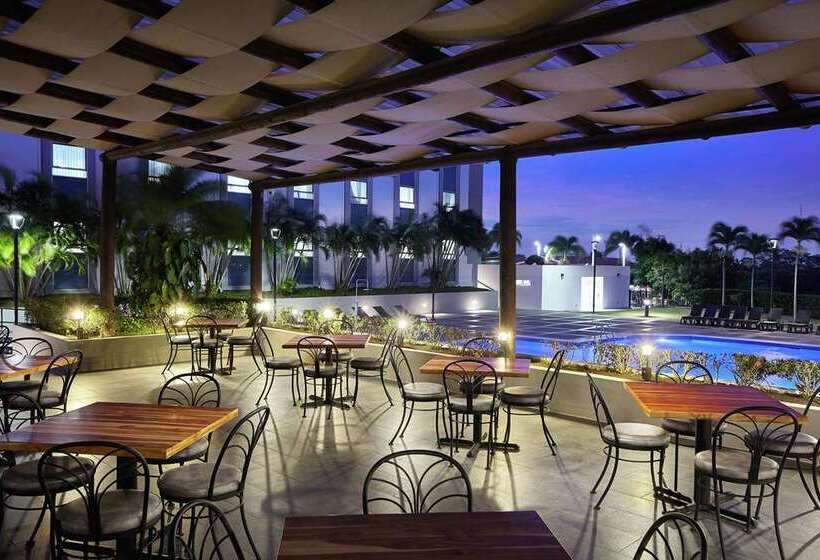 هتل Doubletree By Hilton Managua