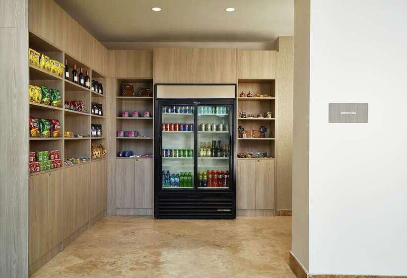 هتل Doubletree By Hilton Managua