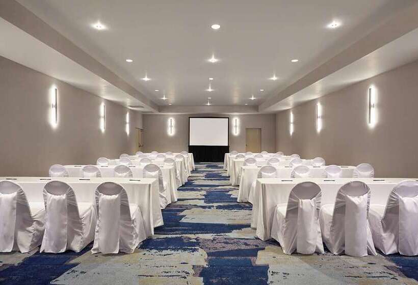 هتل Doubletree By Hilton Managua