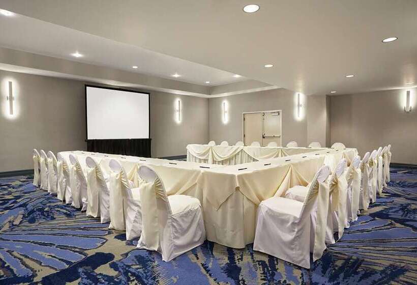 هتل Doubletree By Hilton Managua