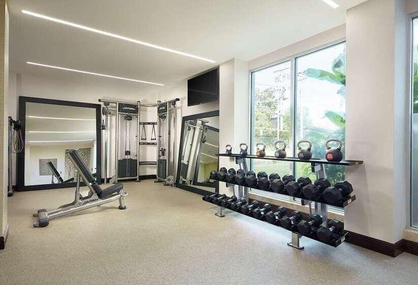 هتل Doubletree By Hilton Managua