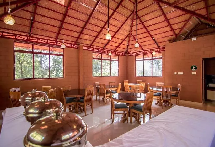 ホテル Edakkal Village Resort