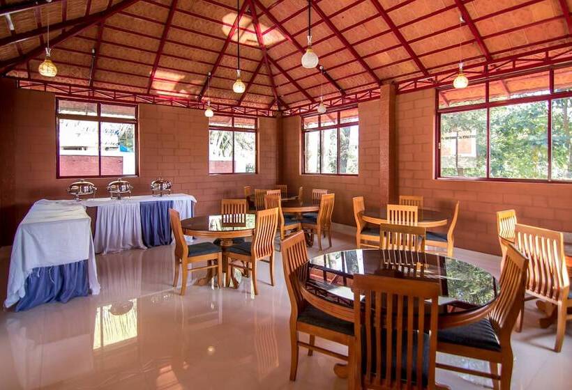 Отель Edakkal Village Resort