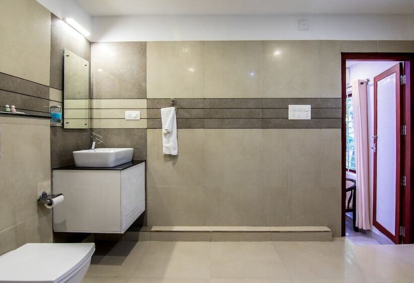 Отель Edakkal Village Resort