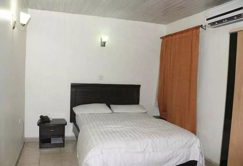 هتل Michelle Suites