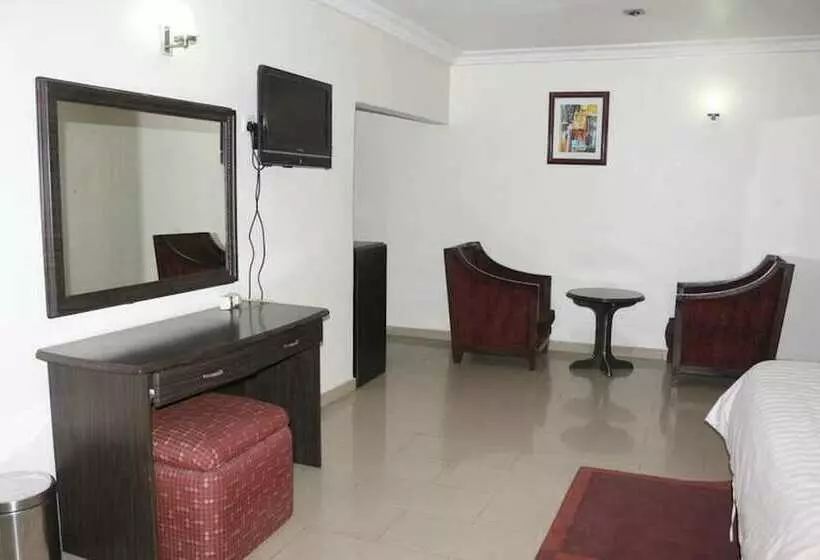 هتل Michelle Suites