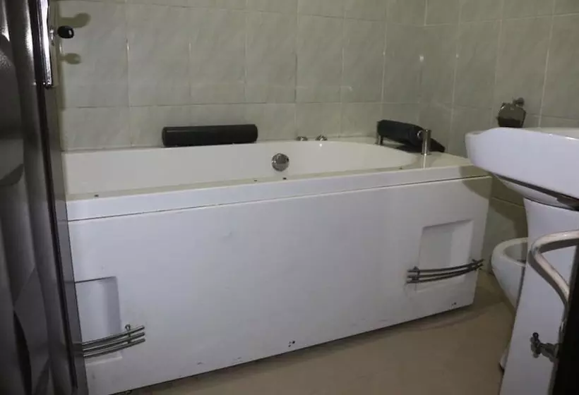 هتل Michelle Suites