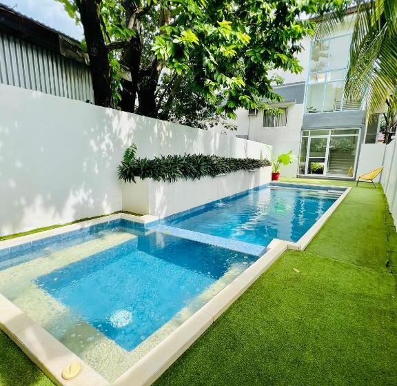 בית מלון כפרי Treetop Suites