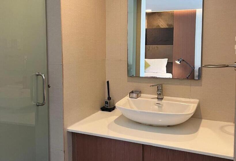 בית מלון כפרי Treetop Suites