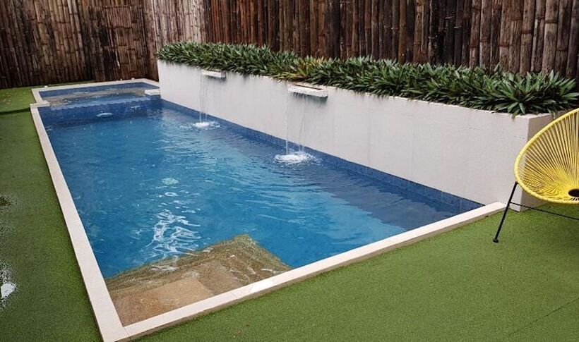 בית מלון כפרי Treetop Suites