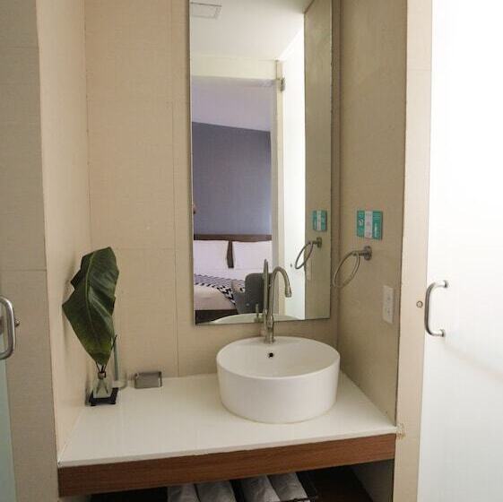 בית מלון כפרי Treetop Suites