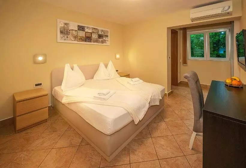 ペンション Bed & Breakfast Villa Terezija