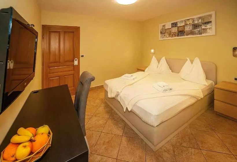 ペンション Bed & Breakfast Villa Terezija
