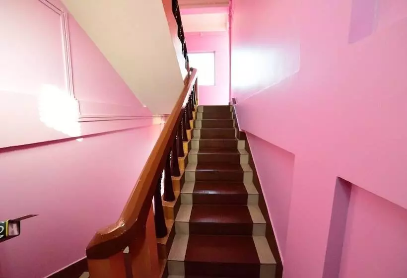 ホテル Alohi Ghar By Oyo Rooms