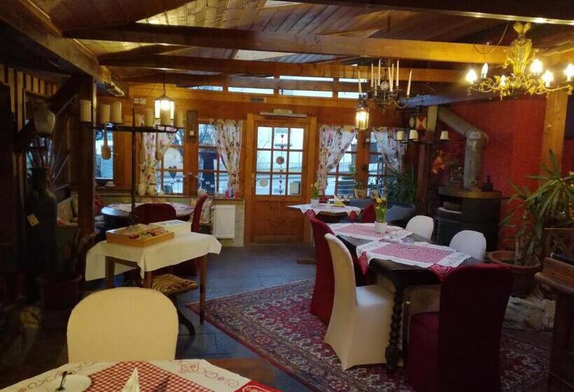 هتل Alte Schreinerei Auberge Harlekin