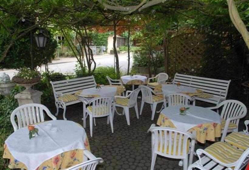 هتل Alte Schreinerei Auberge Harlekin