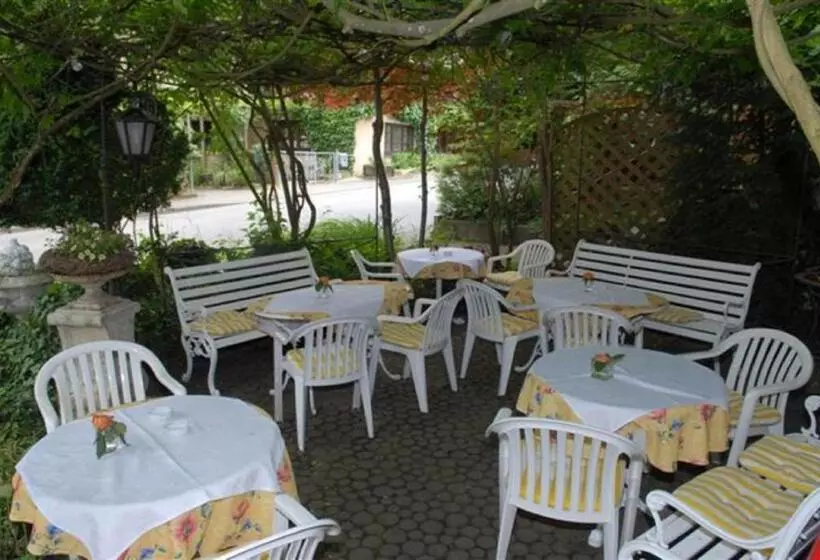 ホテル Alte Schreinerei Auberge Harlekin