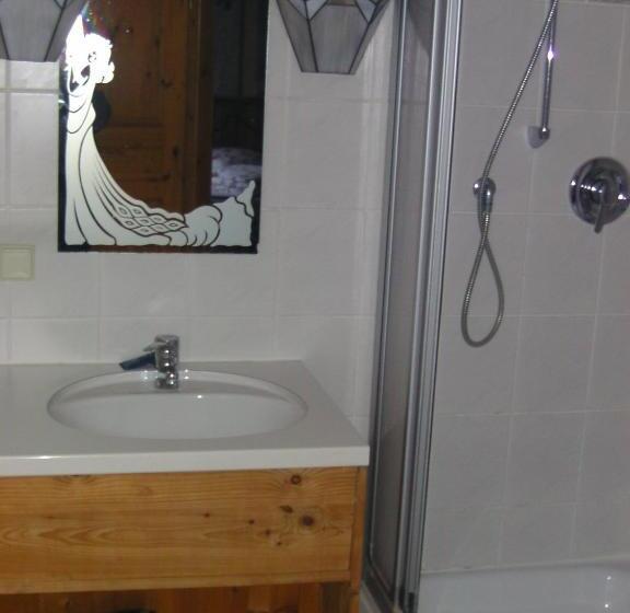 هتل Alte Schreinerei Auberge Harlekin