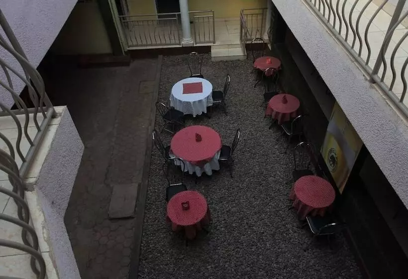 هتل La Voisina