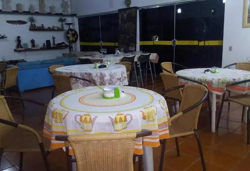 هتل Pousada Na Praia Ubatuba