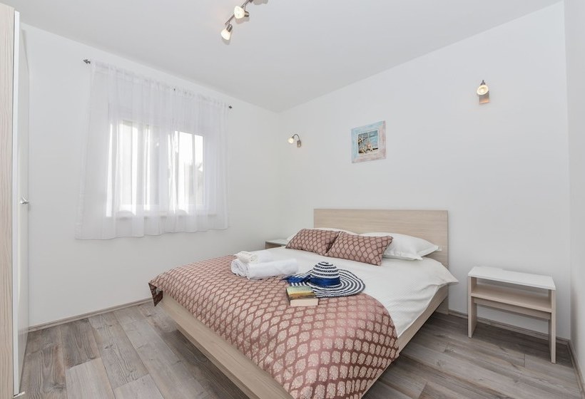 Apartments Ana Vrsi