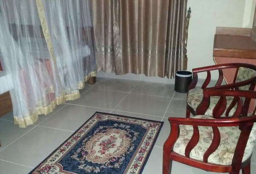 هتل Jambo Travellers